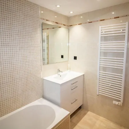 Luxury Bajo Frente A La Piscina Apartmán